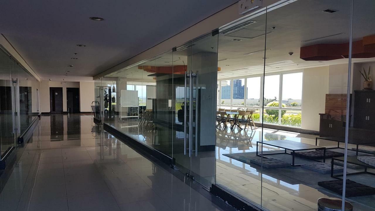Mactan Newtown Condo With Garden And Ocean View 8Newtown Blvd Lapu-Lapu City Dış mekan fotoğraf