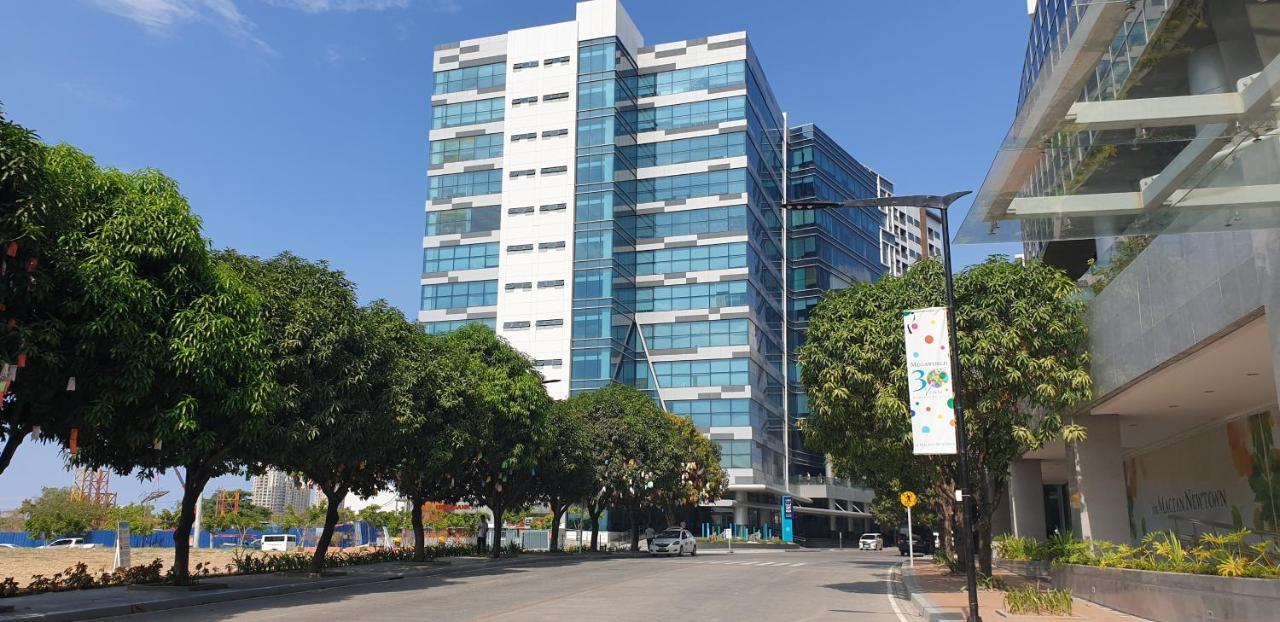 Mactan Newtown Condo With Garden And Ocean View 8Newtown Blvd Lapu-Lapu City Dış mekan fotoğraf