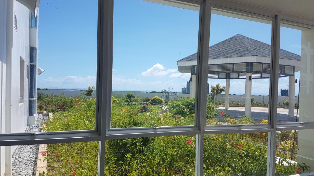 Mactan Newtown Condo With Garden And Ocean View 8Newtown Blvd Lapu-Lapu City Dış mekan fotoğraf